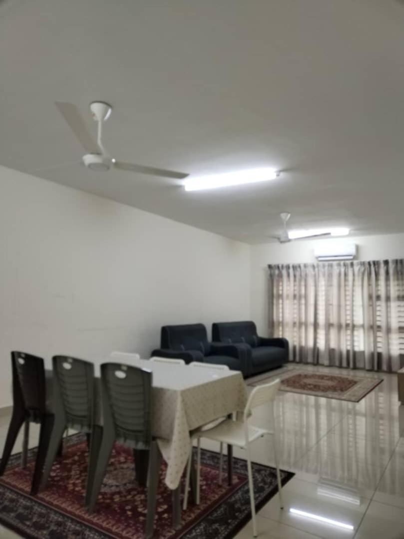 Abie'S Homestay 普特拉贾亚 外观 照片